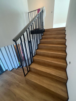  Bukoma schody z vinylu Parador Hluk